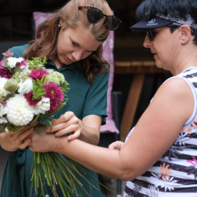 DIY-Workshops im Blütenatelier: Kreativität mit Blumen entfalten